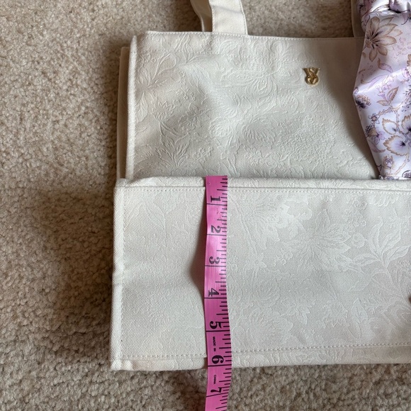 Victoria Secret White Floral Square Bag, New with Tags - Picture 9 of 9